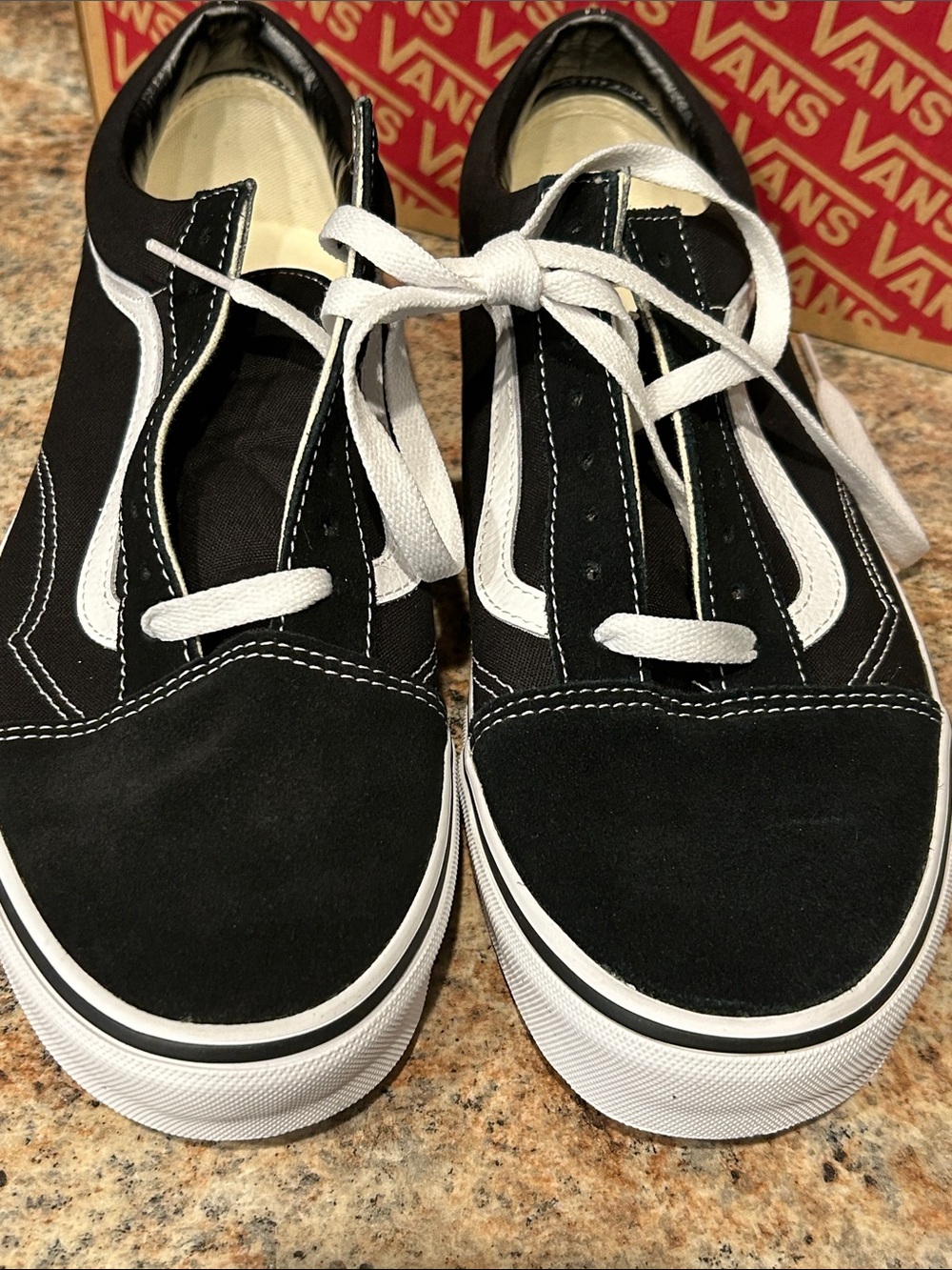 Van’s Old Skool Classic Black and White Skate Sneakers - Men's 11 New w/box - Picture 7 of 8